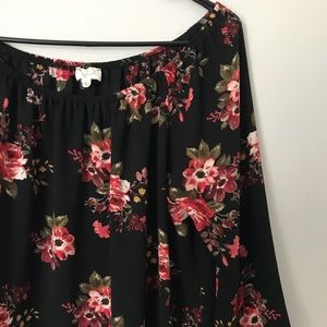 Lovia | Black floral off the shoulder size L